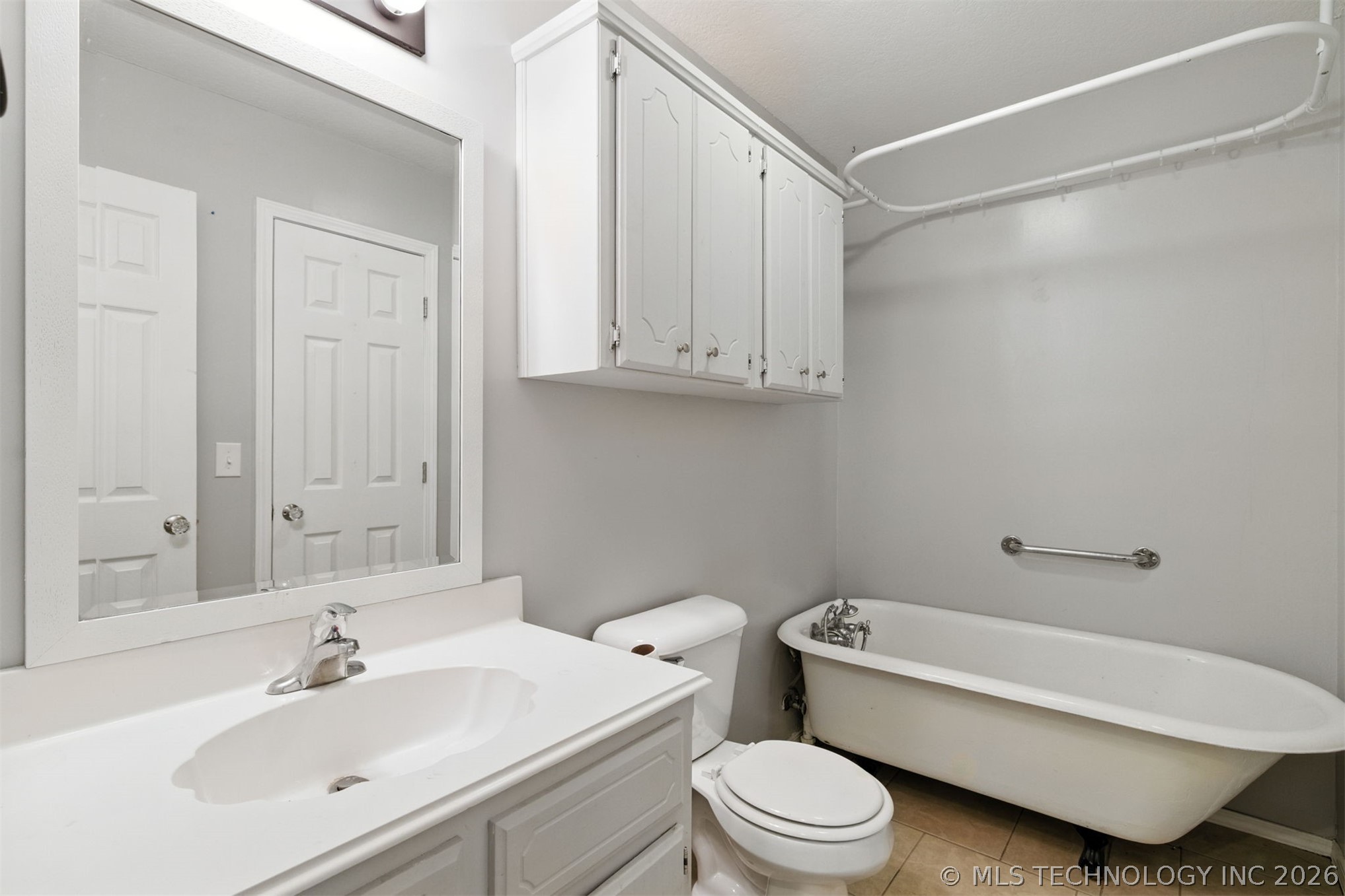305 W E Property Photo 13