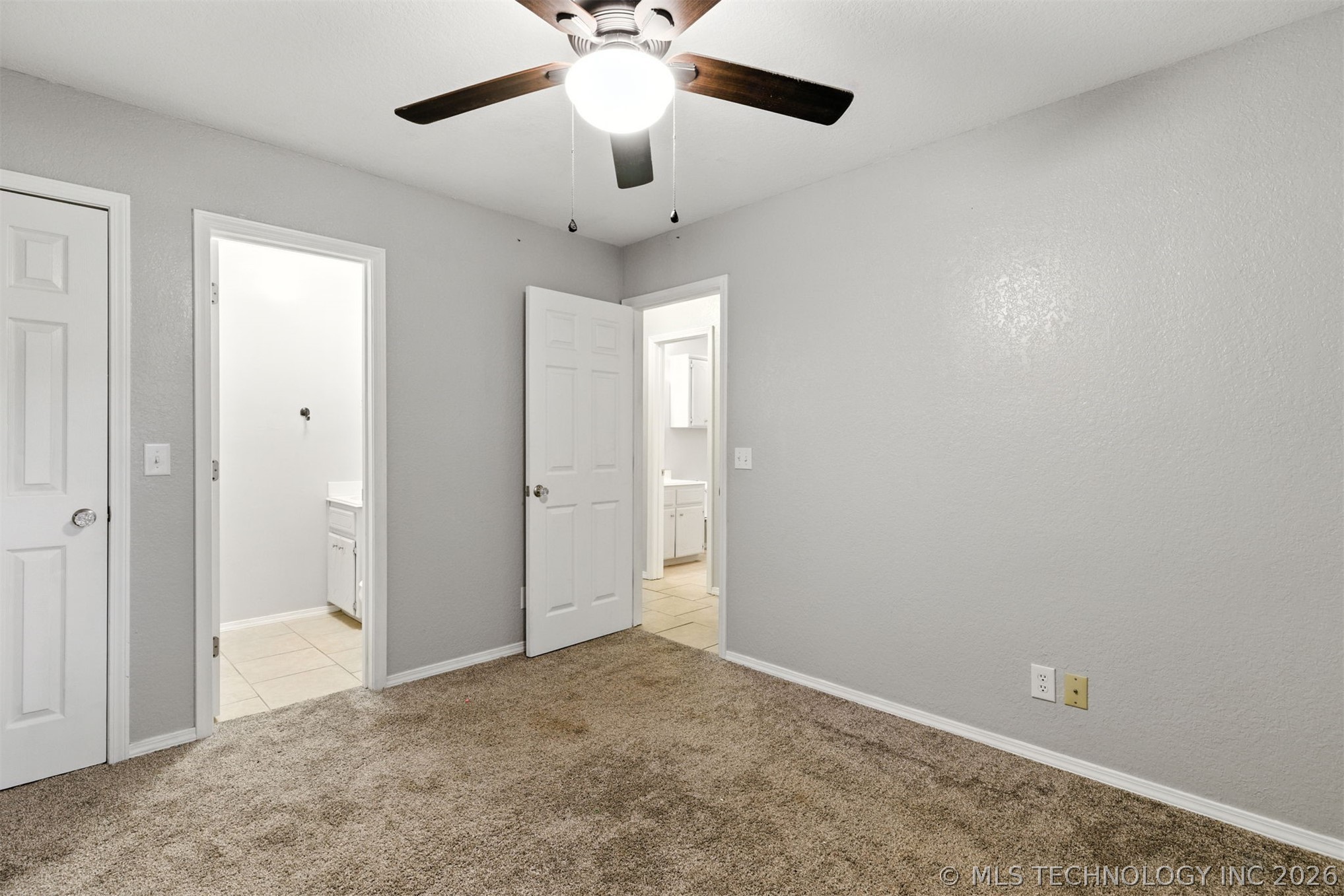 305 W E Property Photo 17