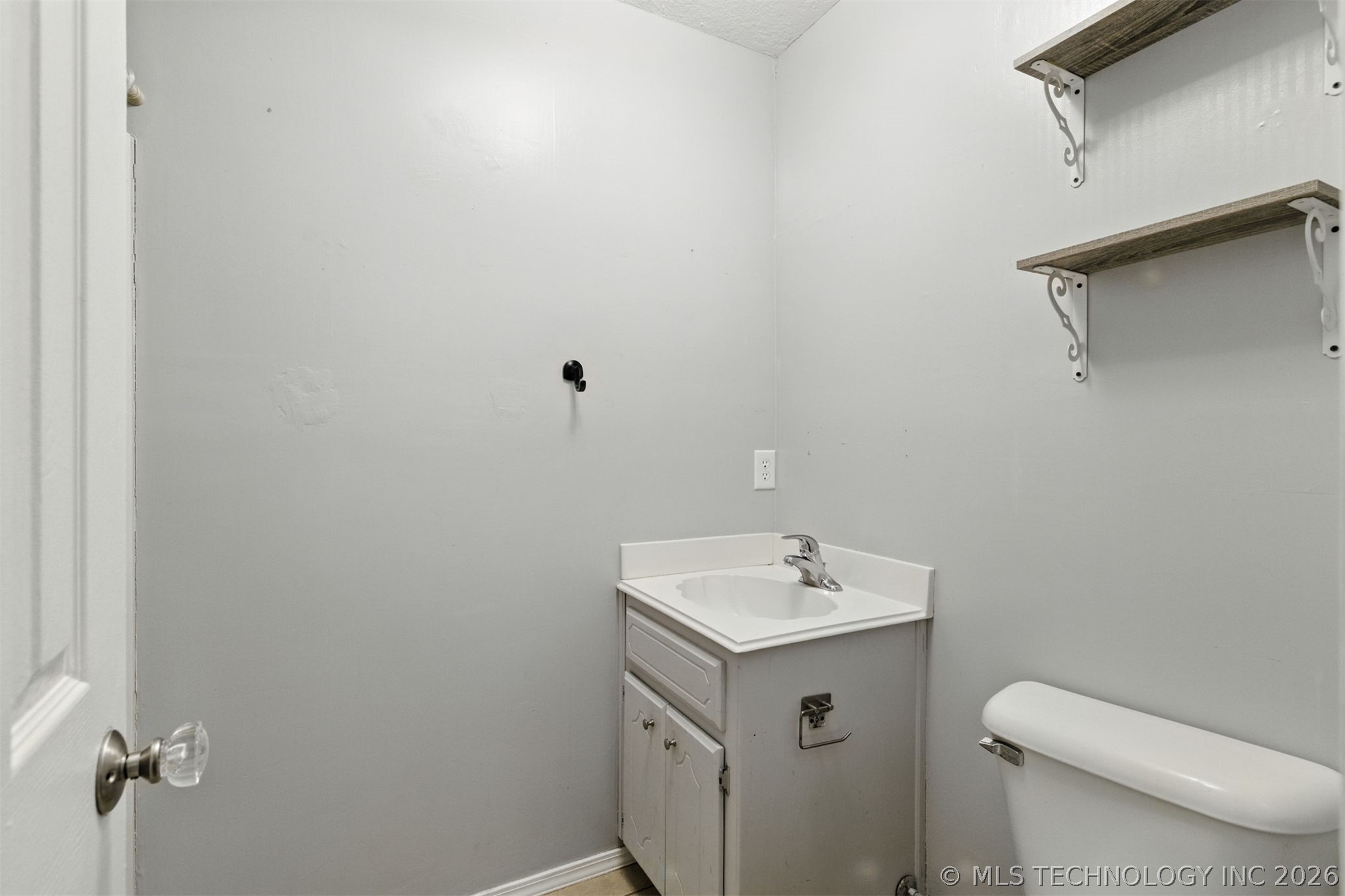 305 W E Property Photo 18