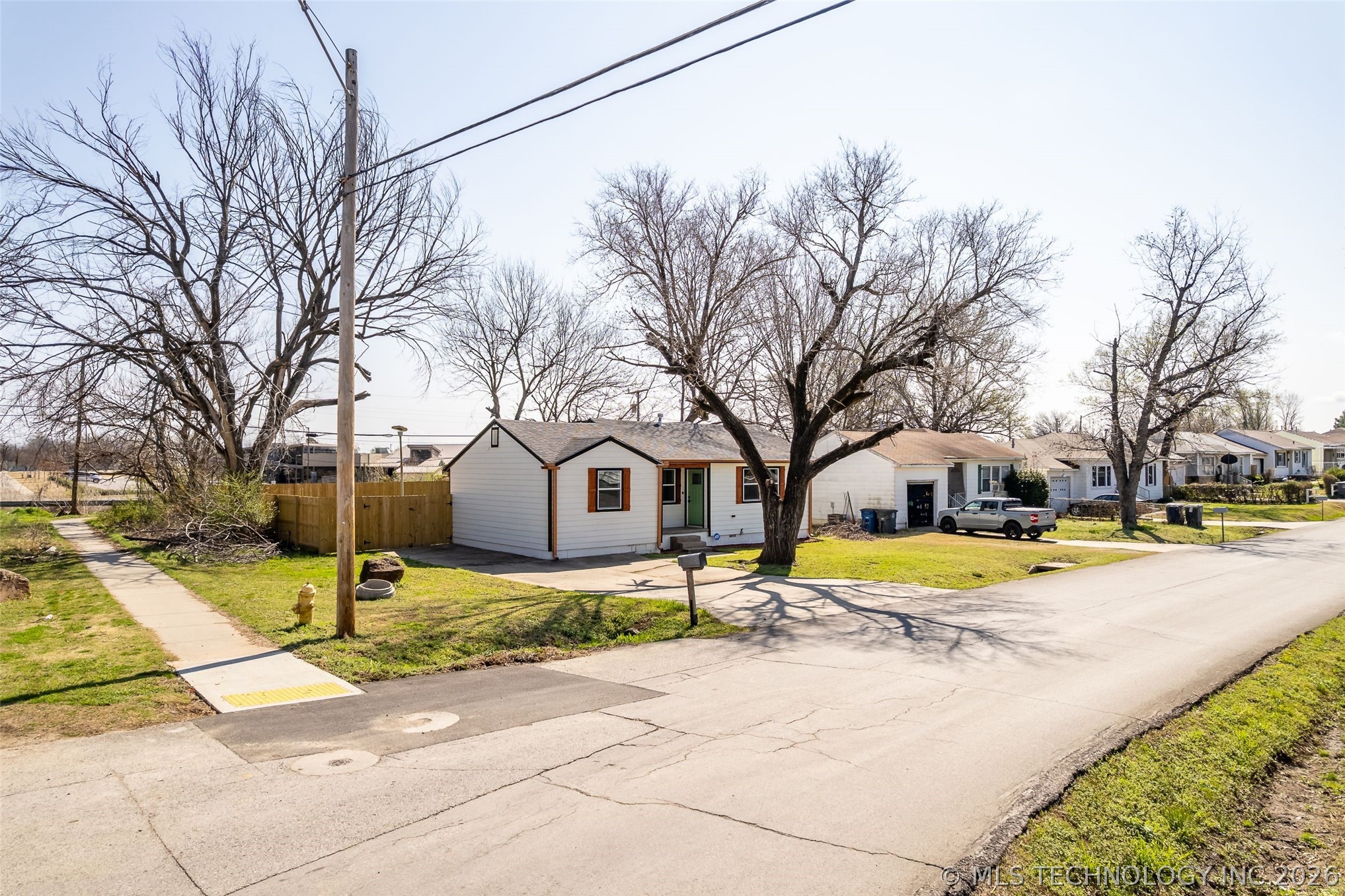 1645 N College Avenue Property Photo 2