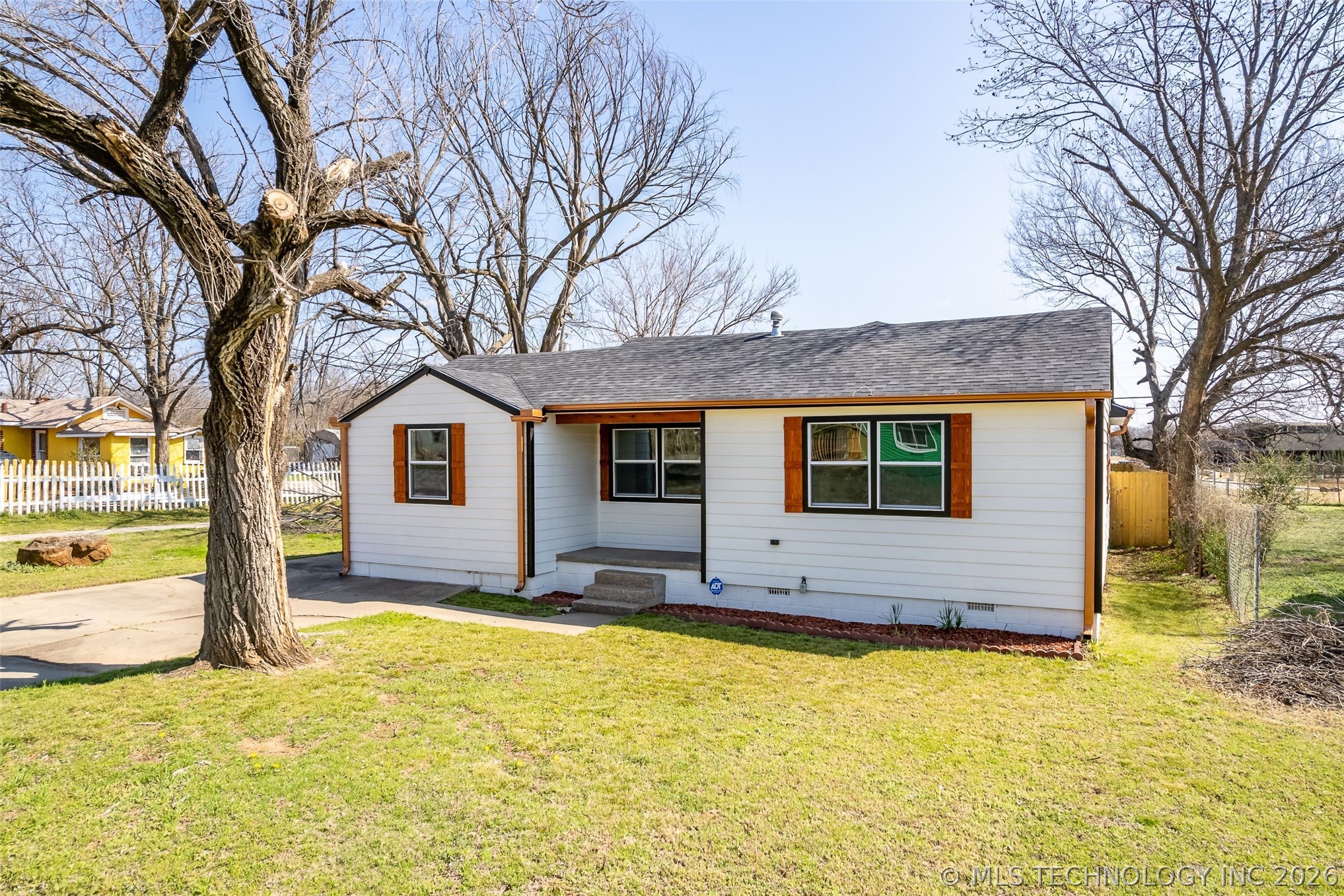 1645 N College Avenue Property Photo 5