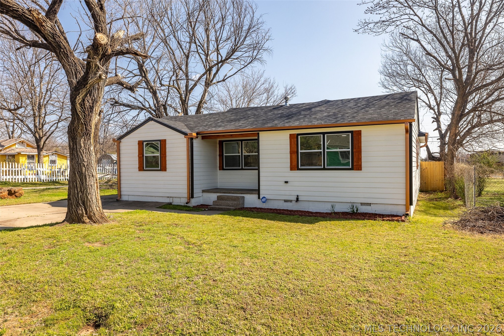 1645 N College Avenue Property Photo 11