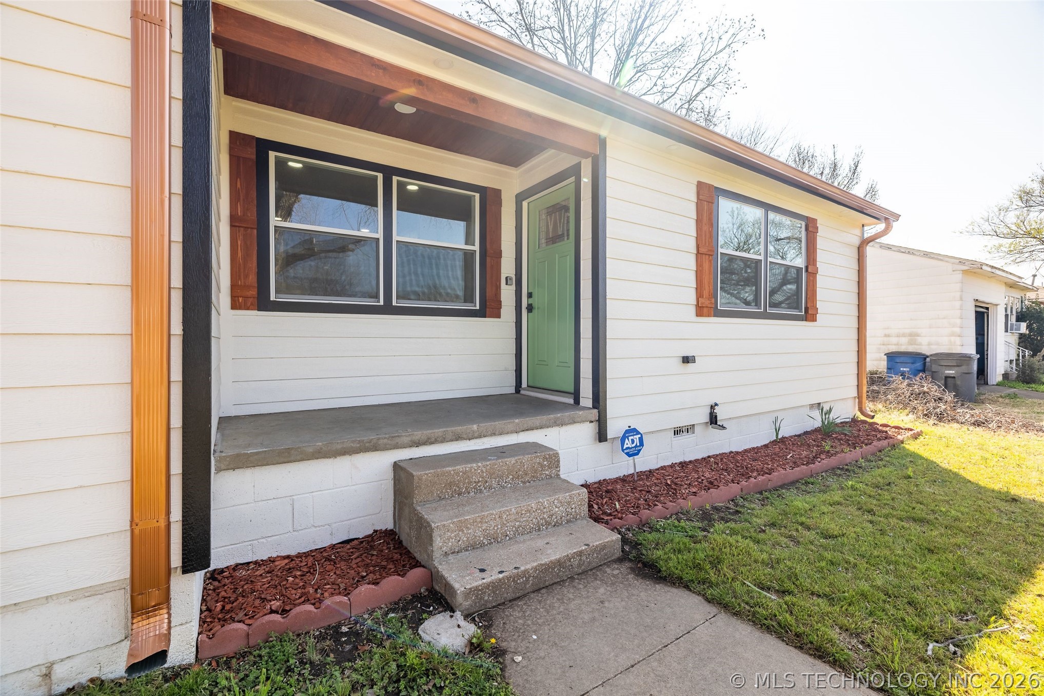 1645 N College Avenue Property Photo 12