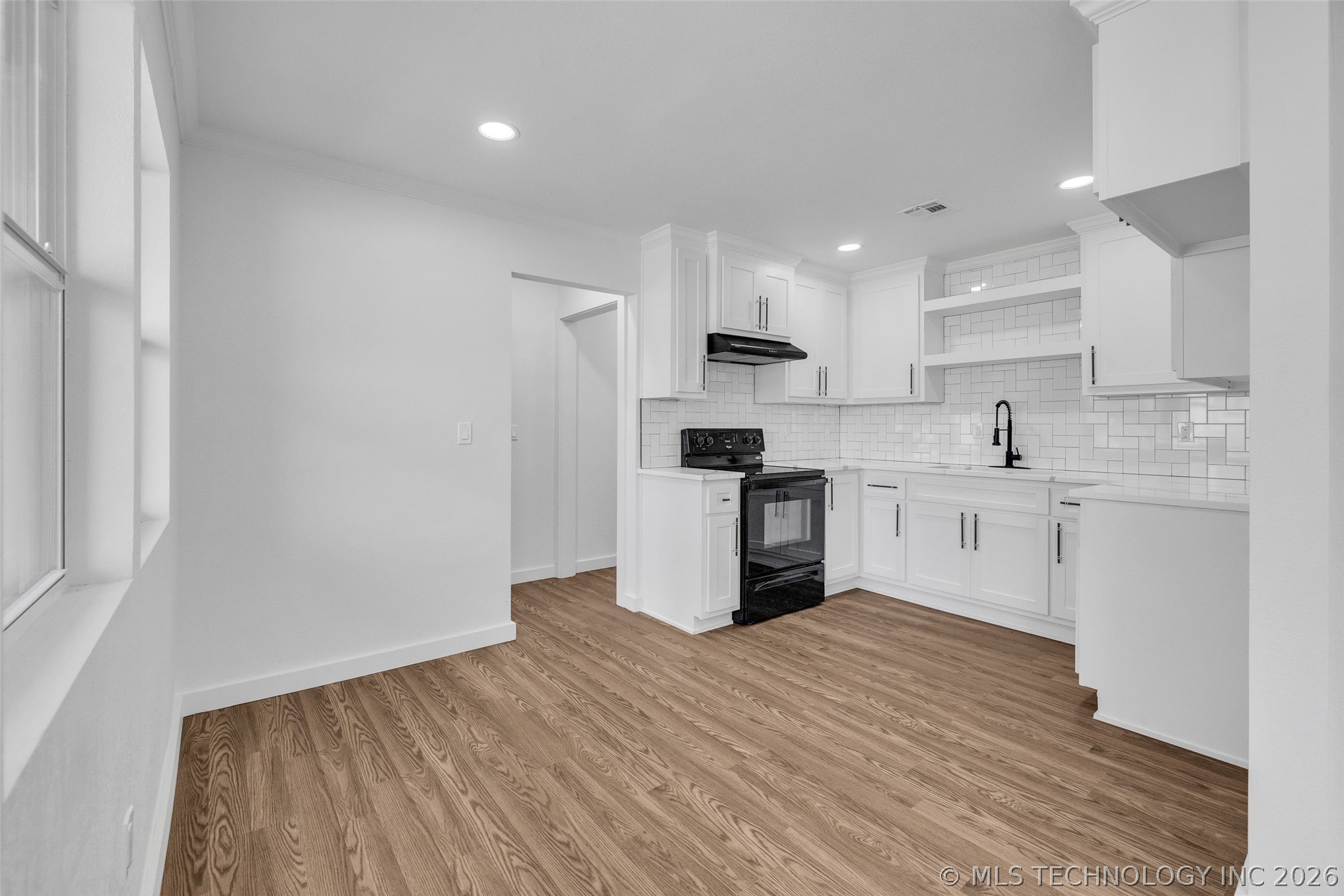 1645 N College Avenue Property Photo 20