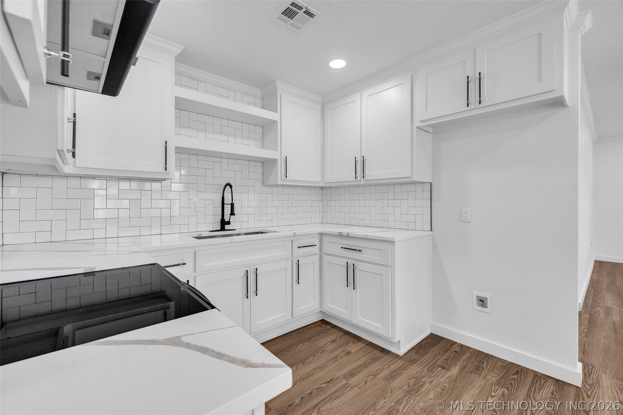 1645 N College Avenue Property Photo 24