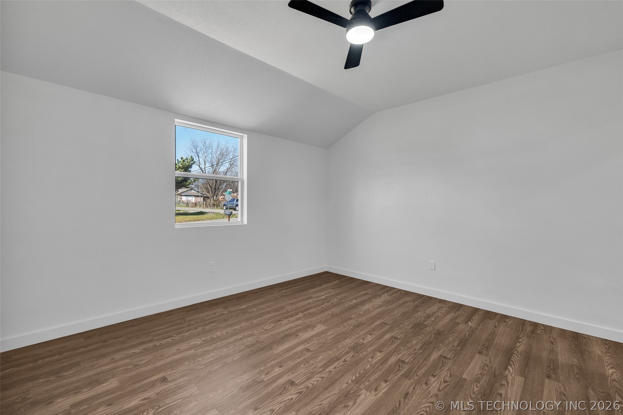 1645 N College Avenue Property Photo 28