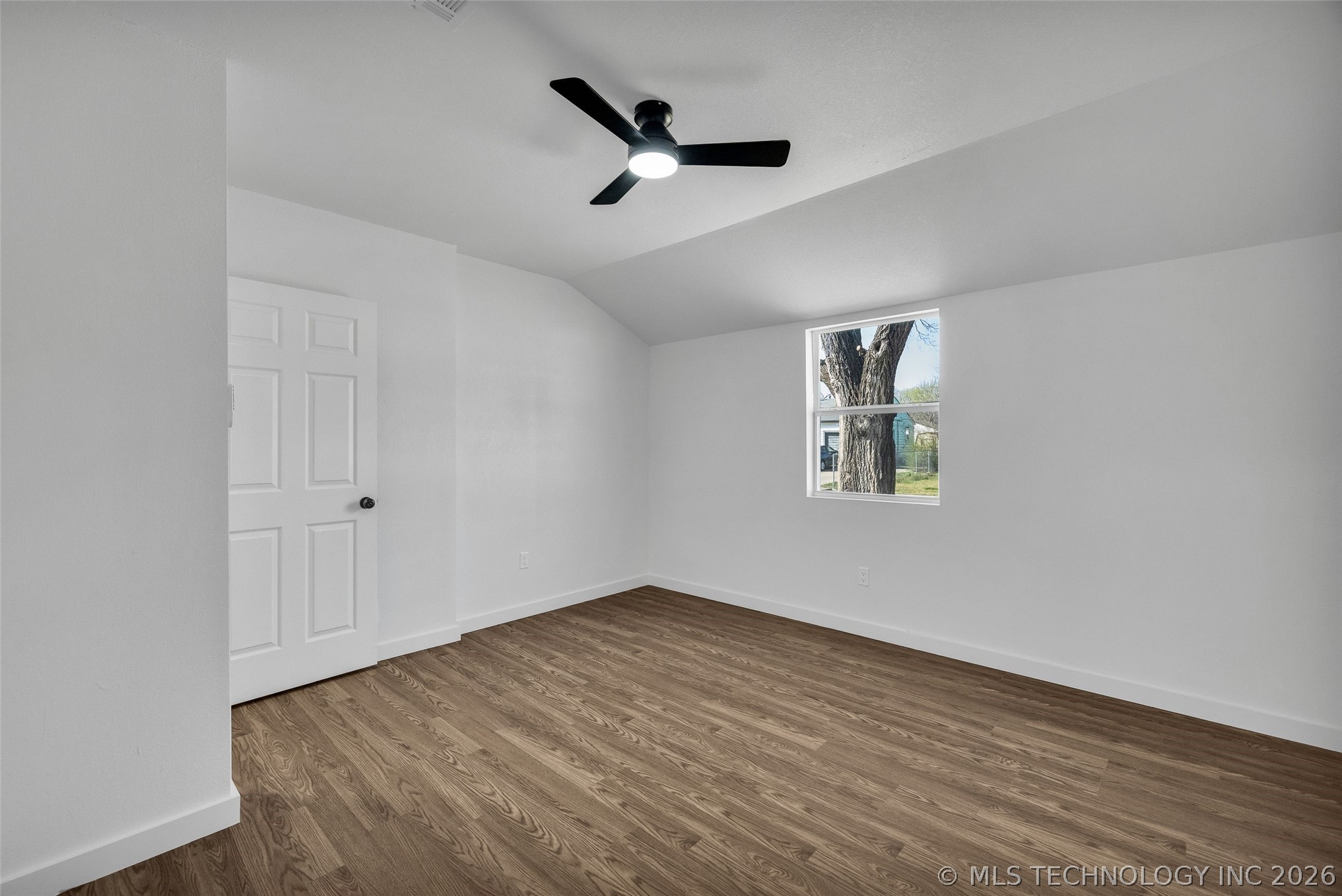 1645 N College Avenue Property Photo 31