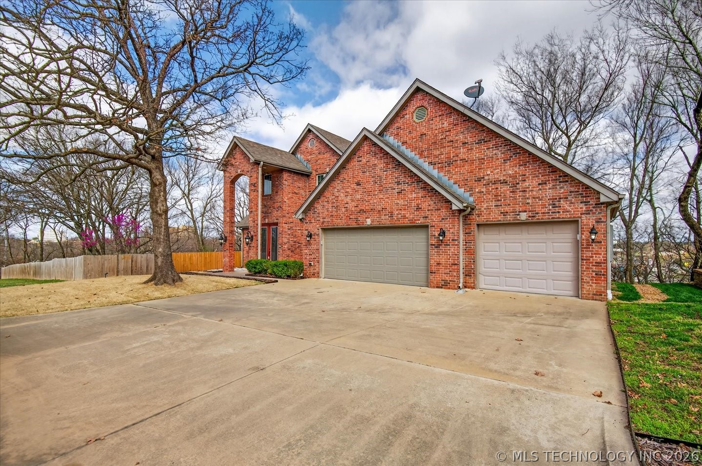 618 Kenwood Drive Property Photo 2