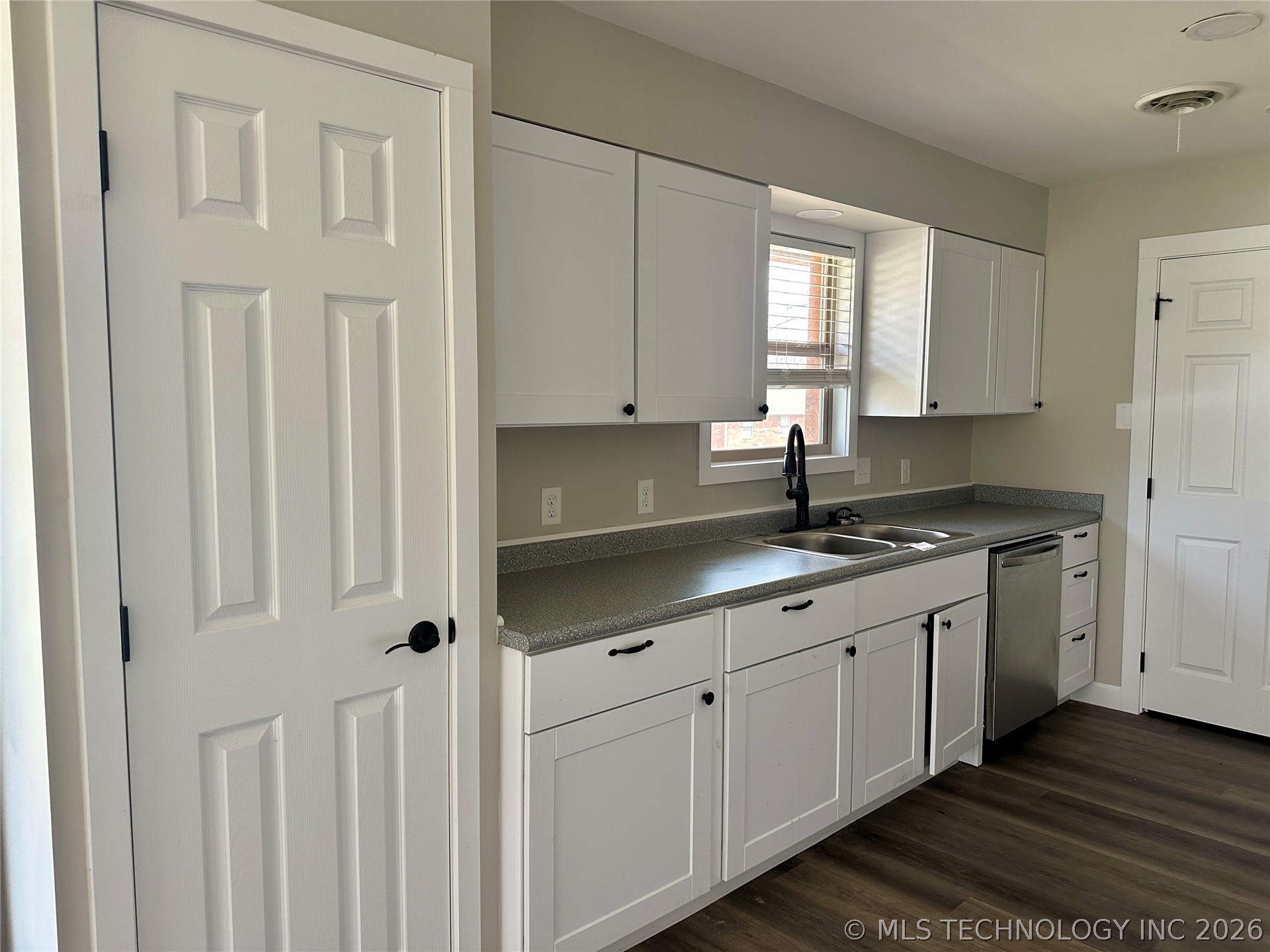 1024 N 3rd Avenue Property Photo 6