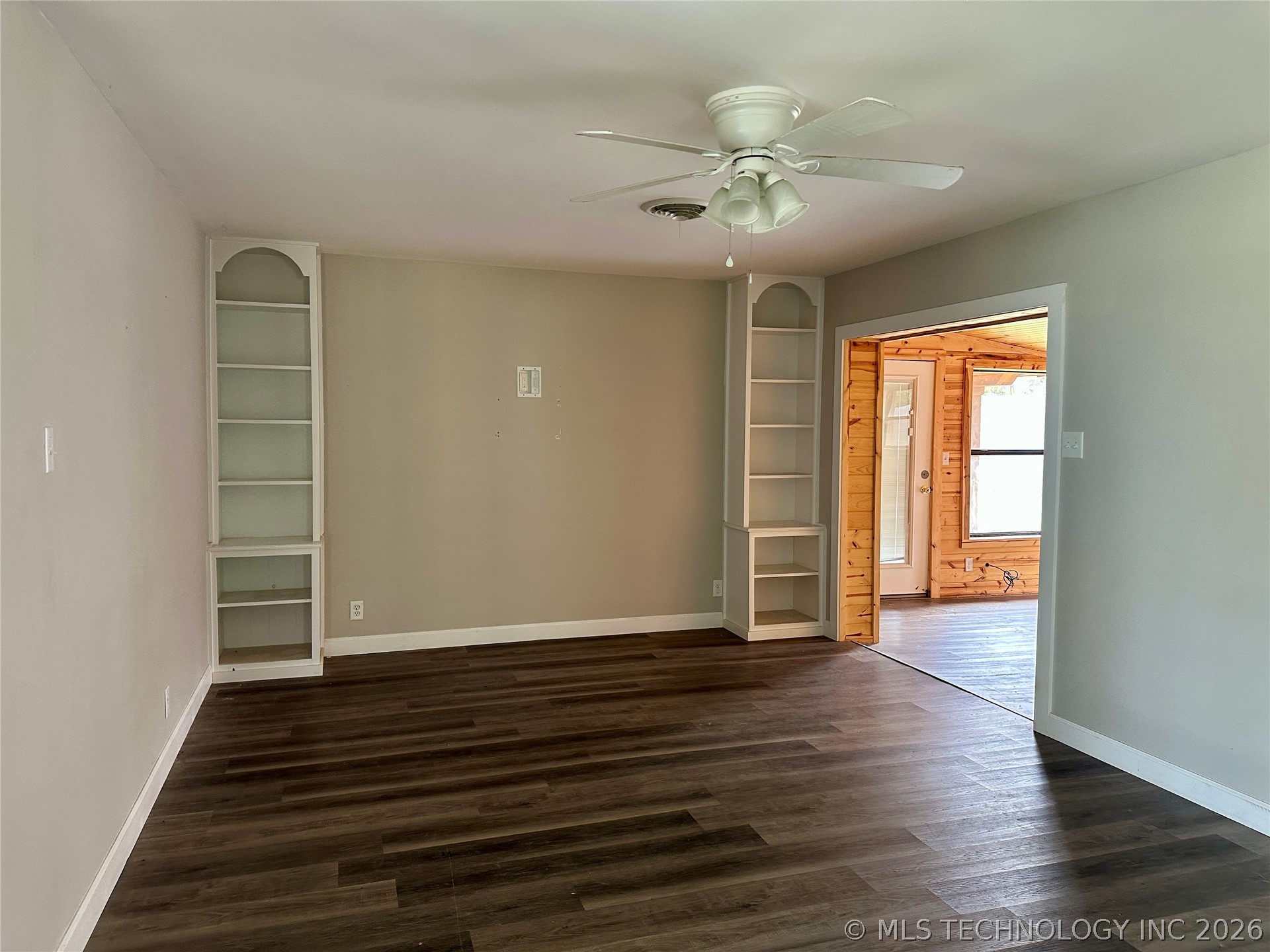 1024 N 3rd Avenue Property Photo 8