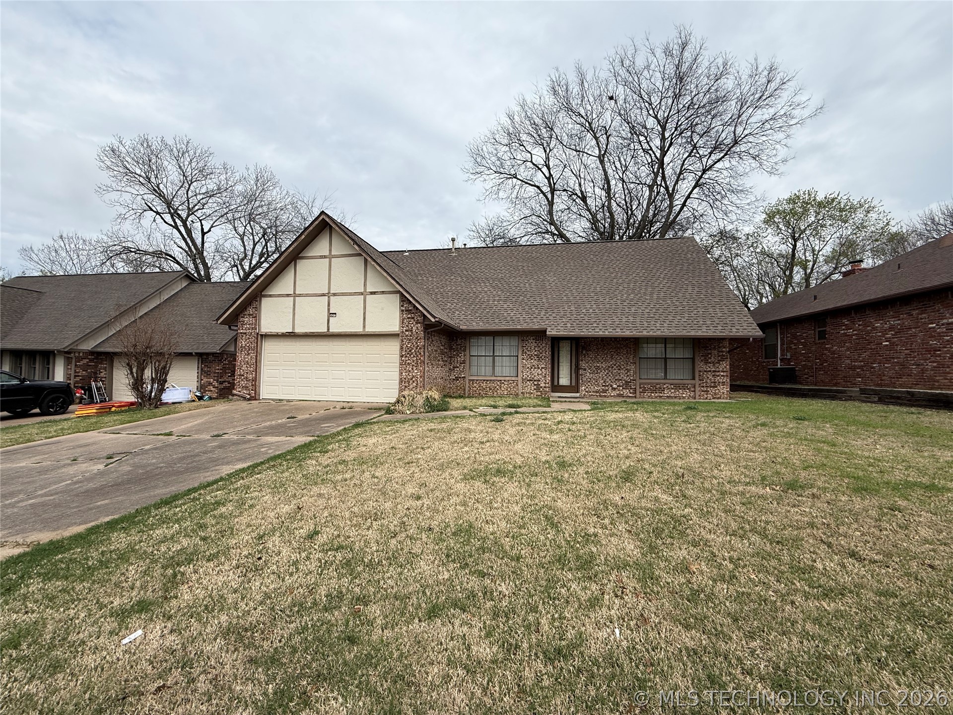 1600 W Pittsburg Street Property Photo 1