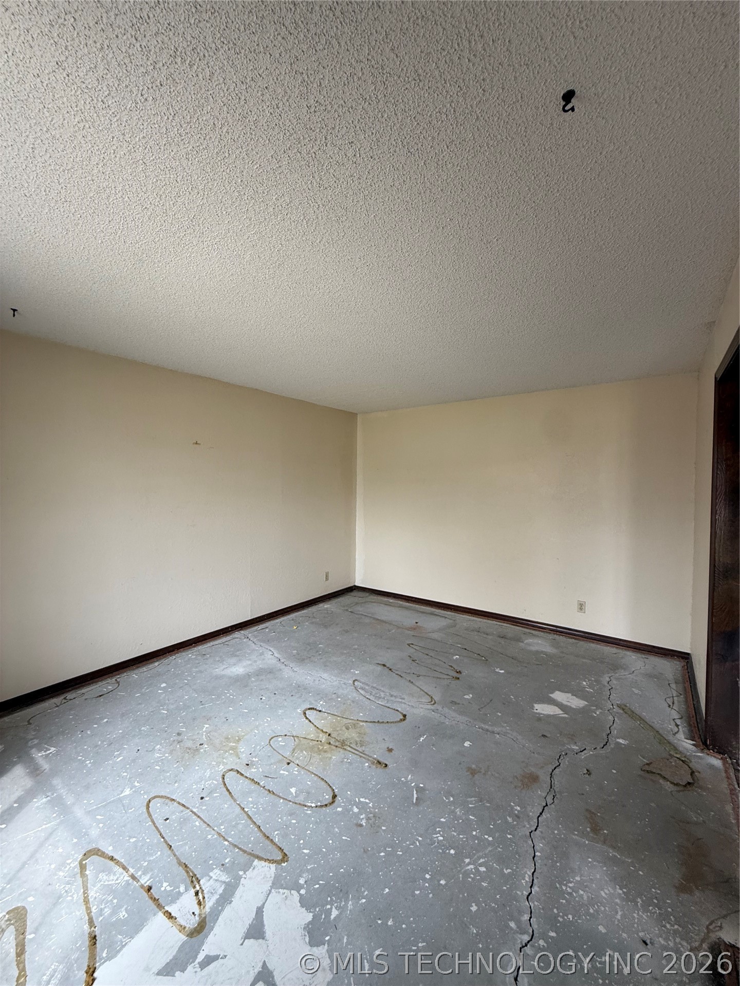 1600 W Pittsburg Street Property Photo 5