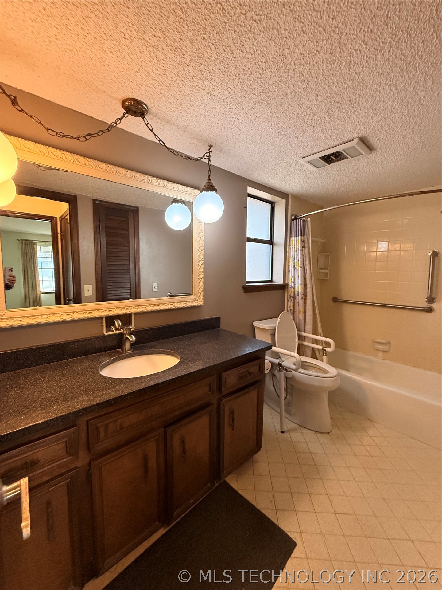 1600 W Pittsburg Street Property Photo 6