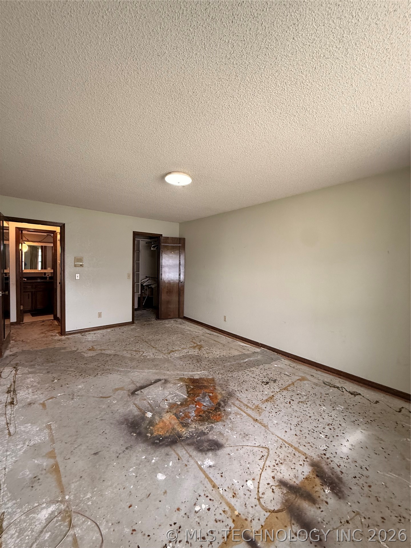 1600 W Pittsburg Street Property Photo 8