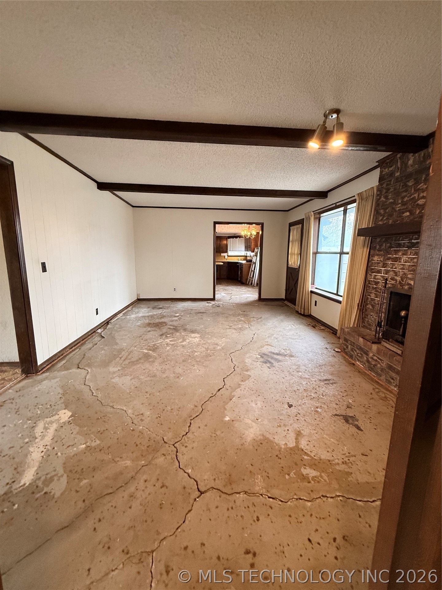 1600 W Pittsburg Street Property Photo 10