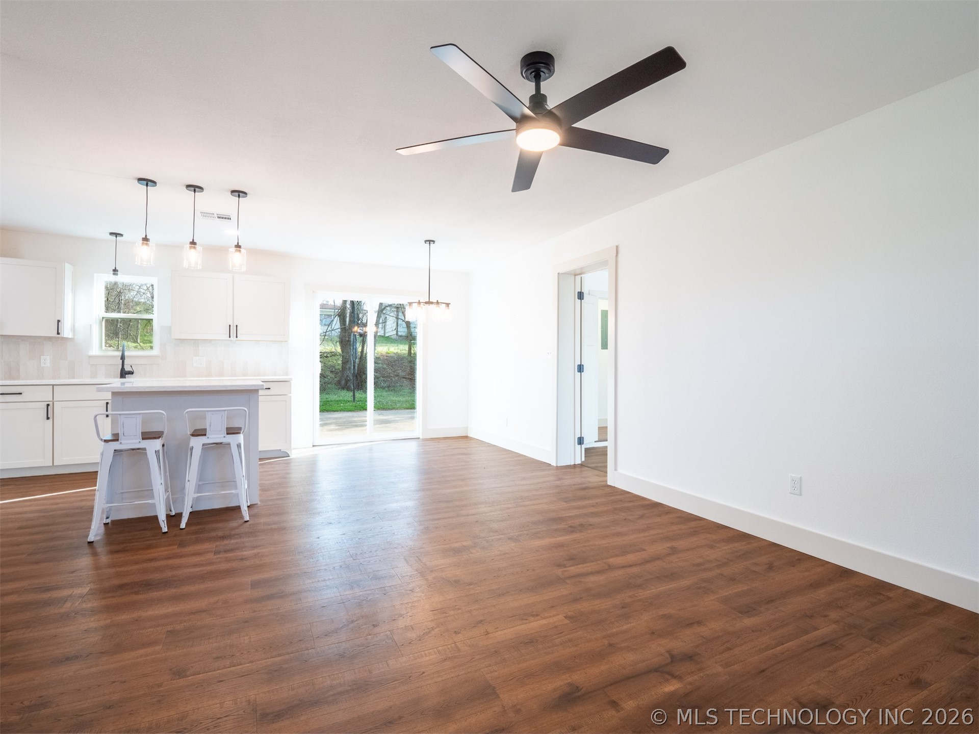 102 W Polk Property Photo 10