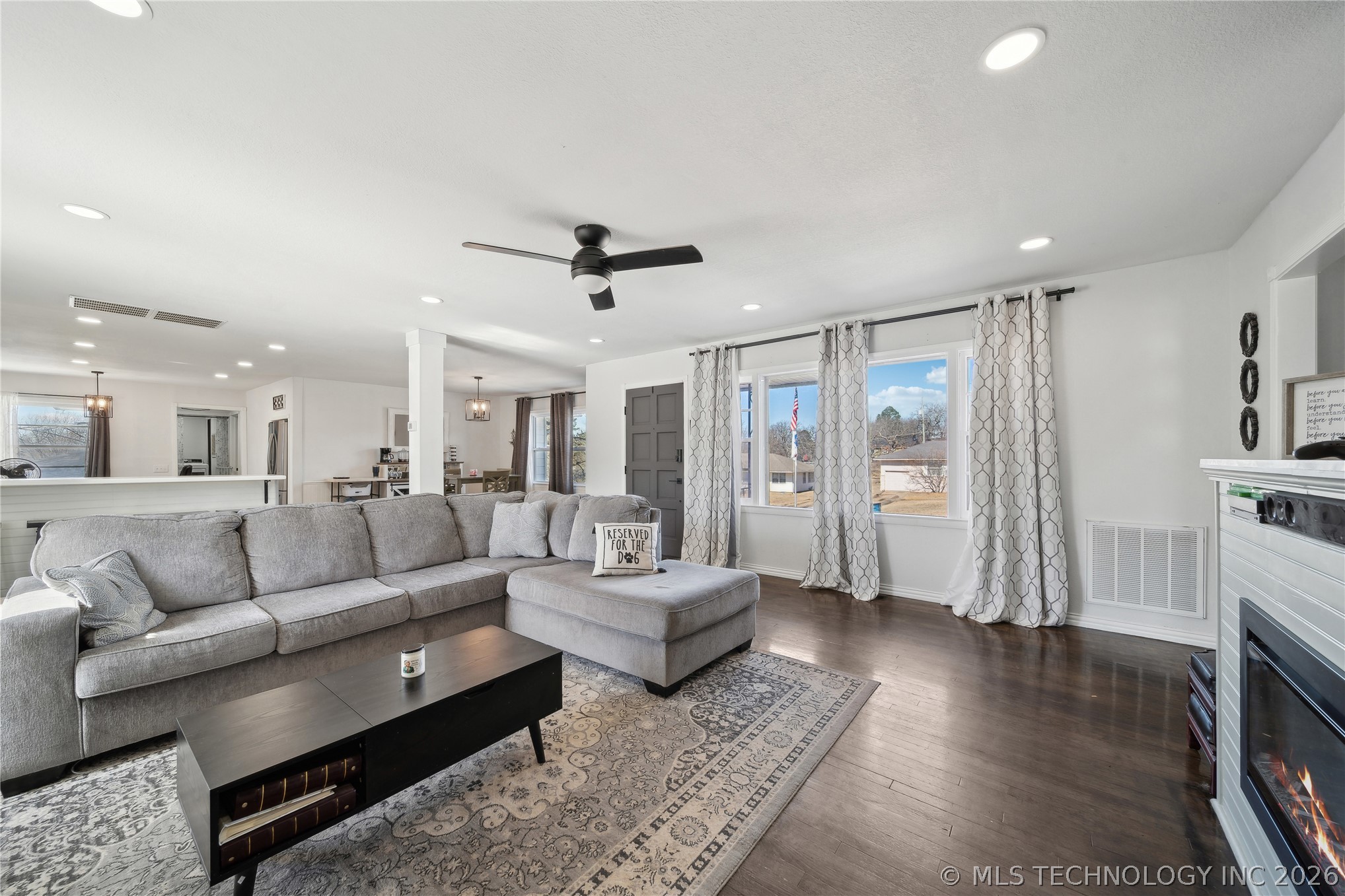1504 E Miami Avenue Property Photo 2