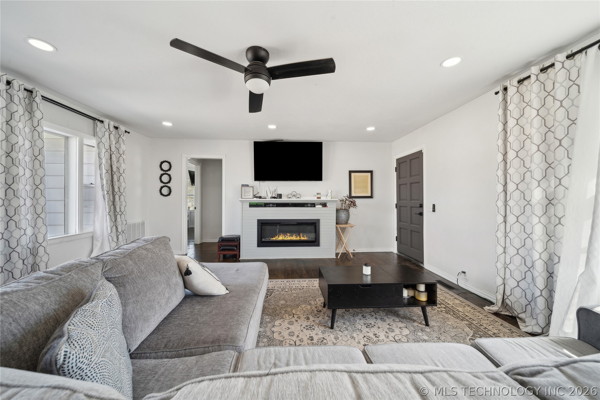 1504 E Miami Avenue Property Photo 3