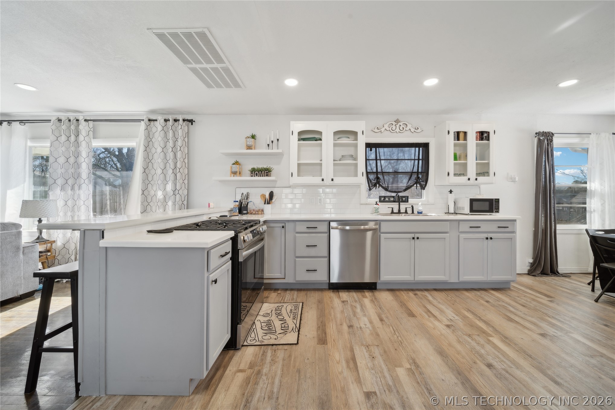 1504 E Miami Avenue Property Photo 4