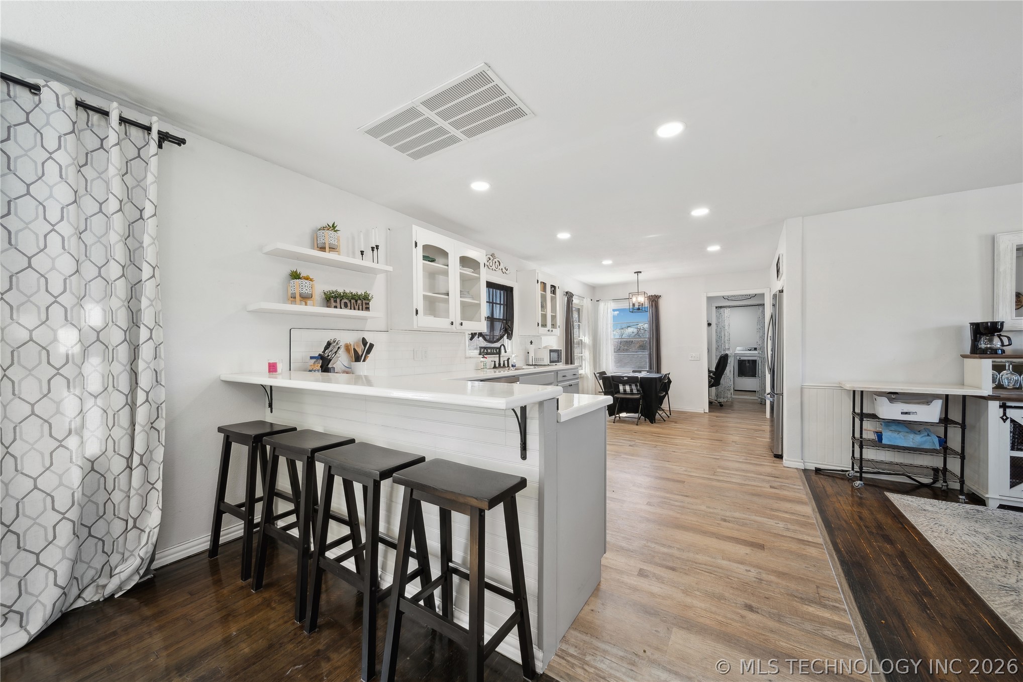 1504 E Miami Avenue Property Photo 9