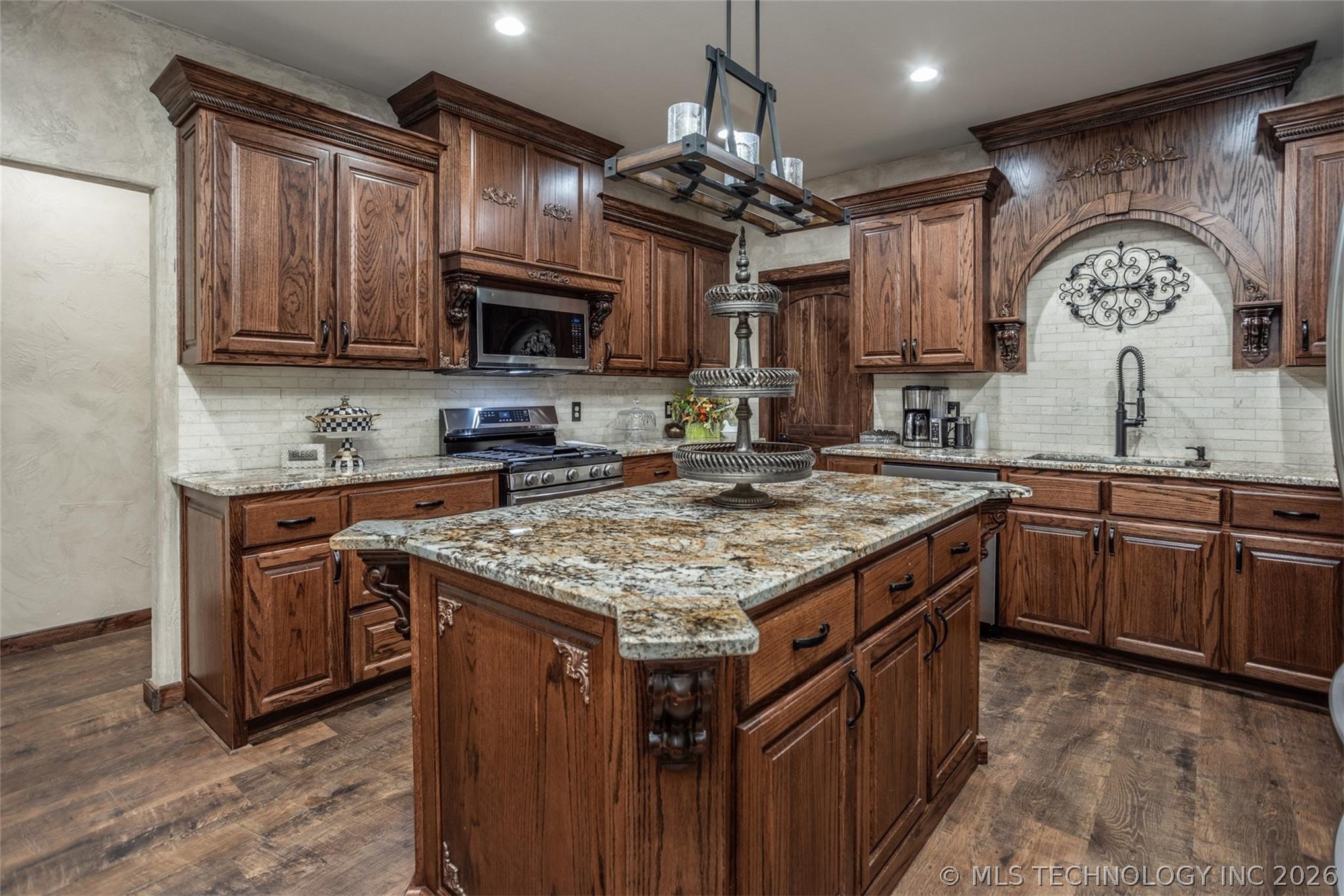 240 Magnolia Lane Property Photo 12
