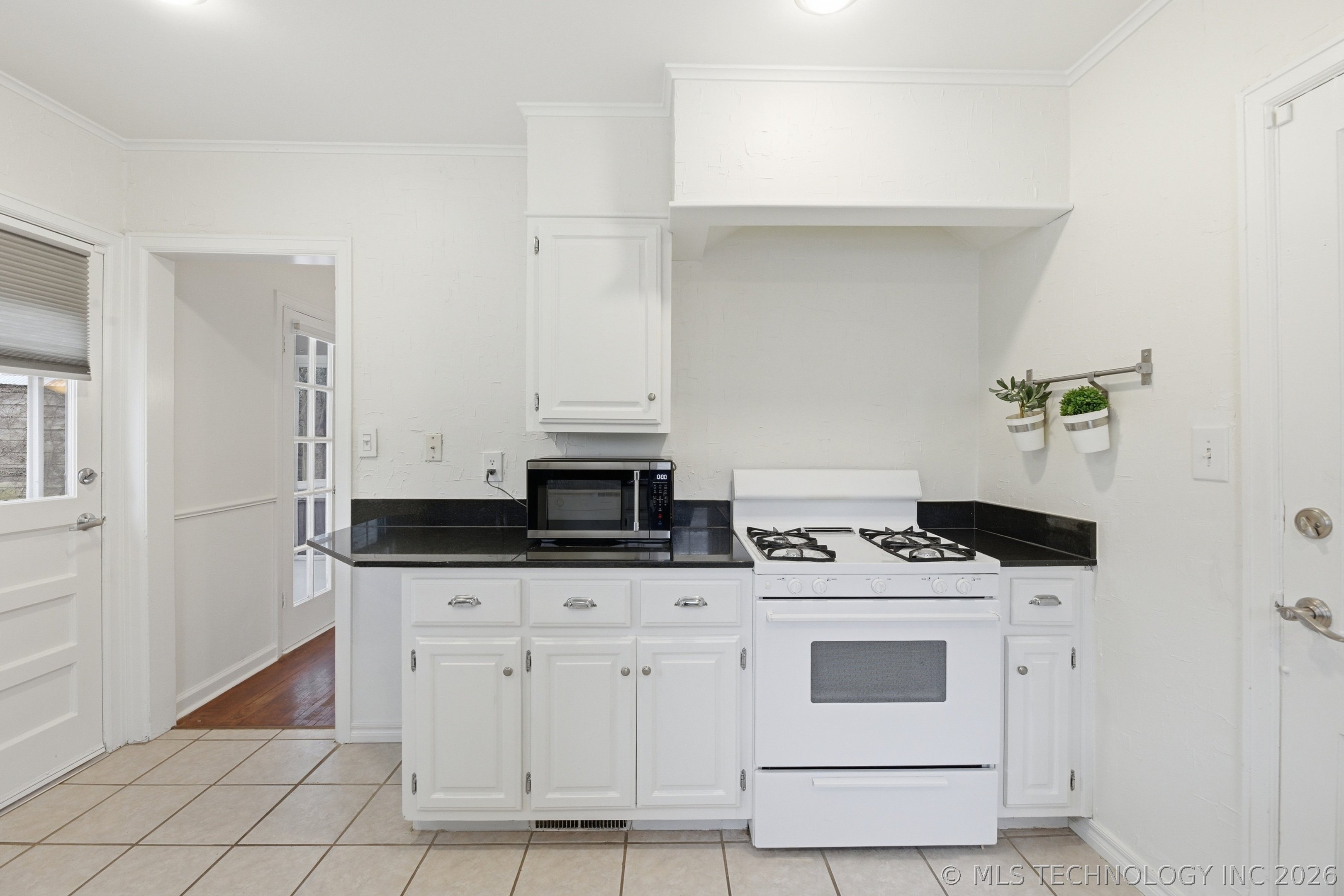 111 Waverly Drive Property Photo 12