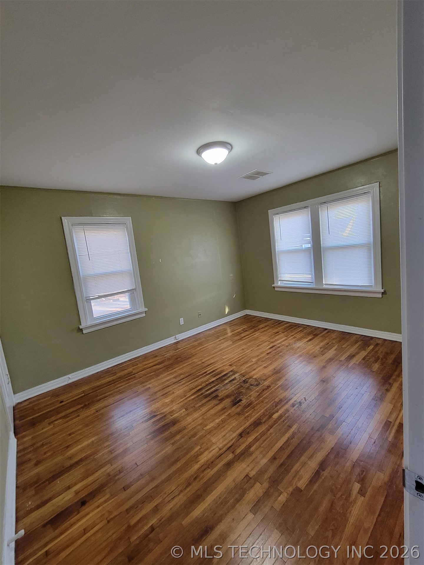 2332 Manila Street Property Photo 2