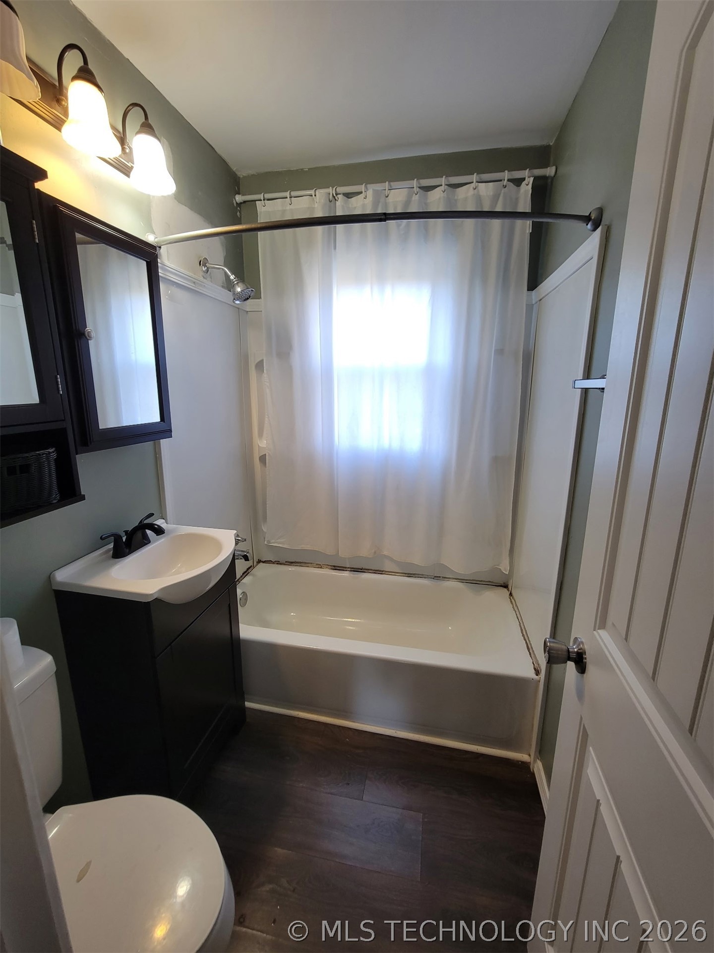 2332 Manila Street Property Photo 5