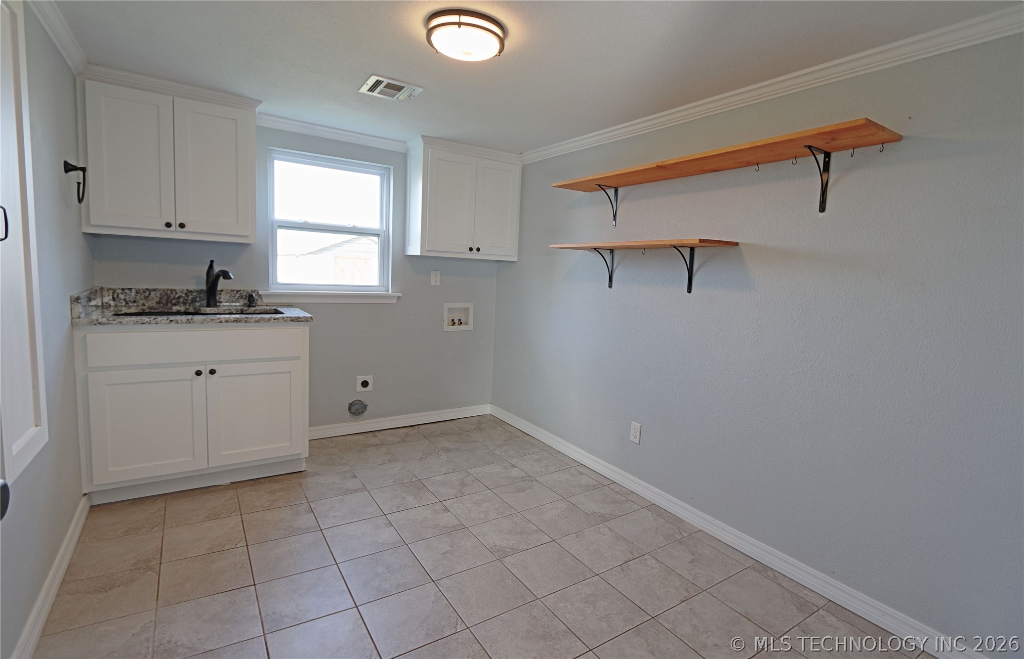 25437 E 690 Road Property Photo 11