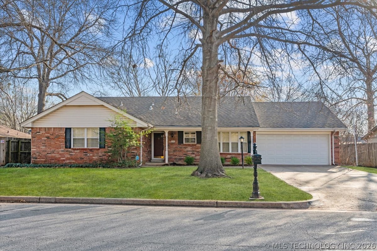 7705 S Park Avenue Property Photo 1