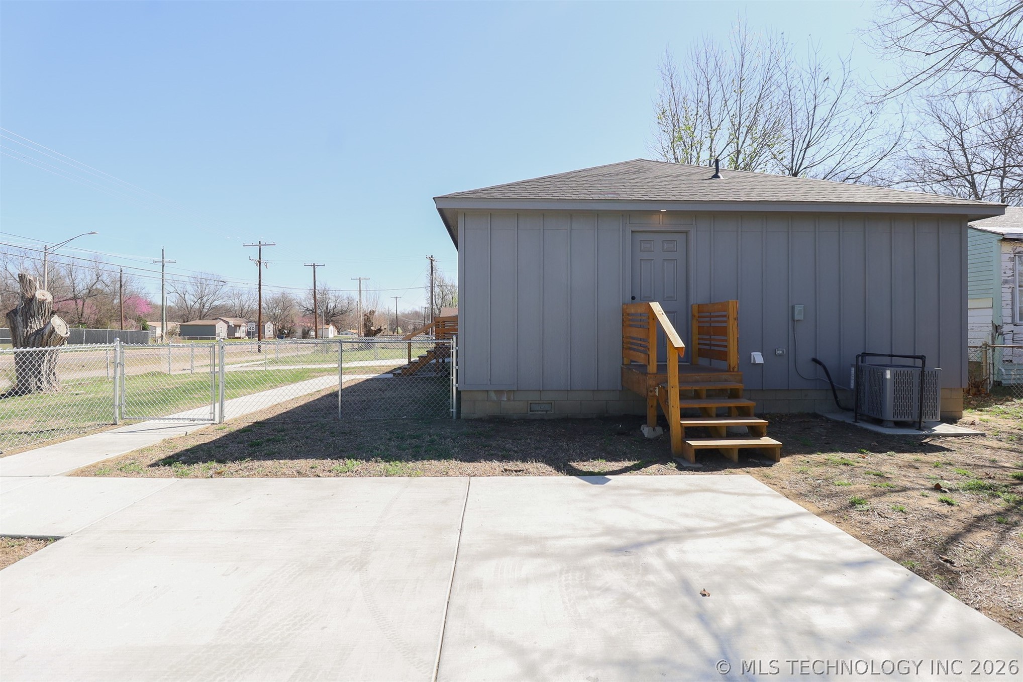 708 E 46th Street N Property Photo 5