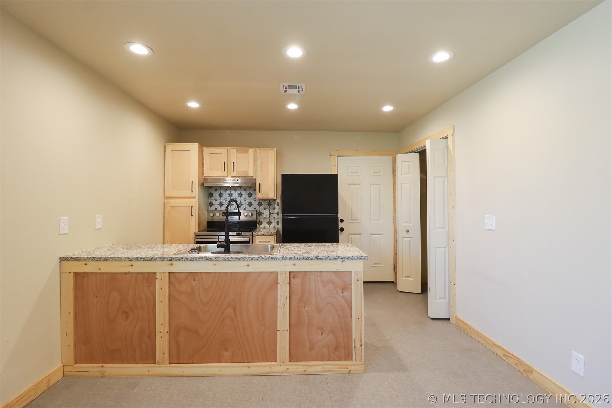 708 E 46th Street N Property Photo 11