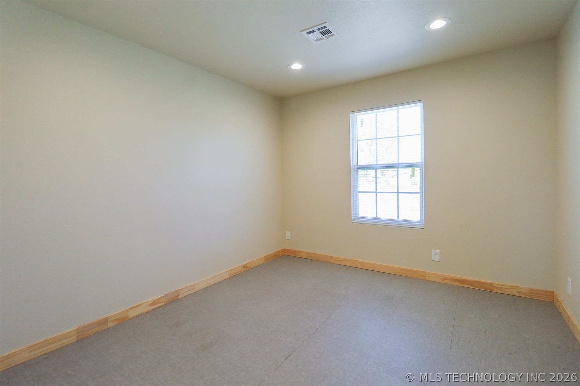 708 E 46th Street N Property Photo 20