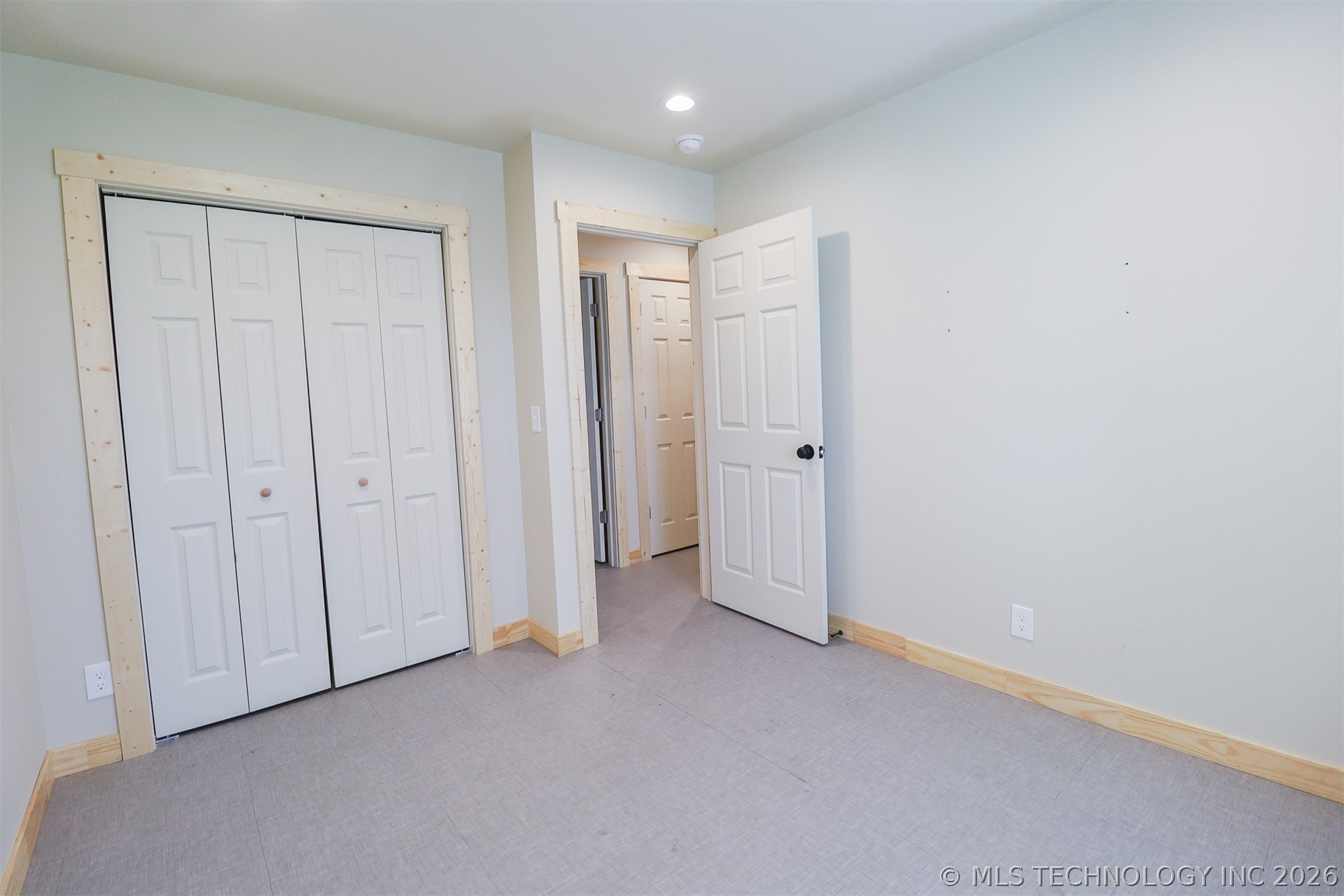 708 E 46th Street N Property Photo 23