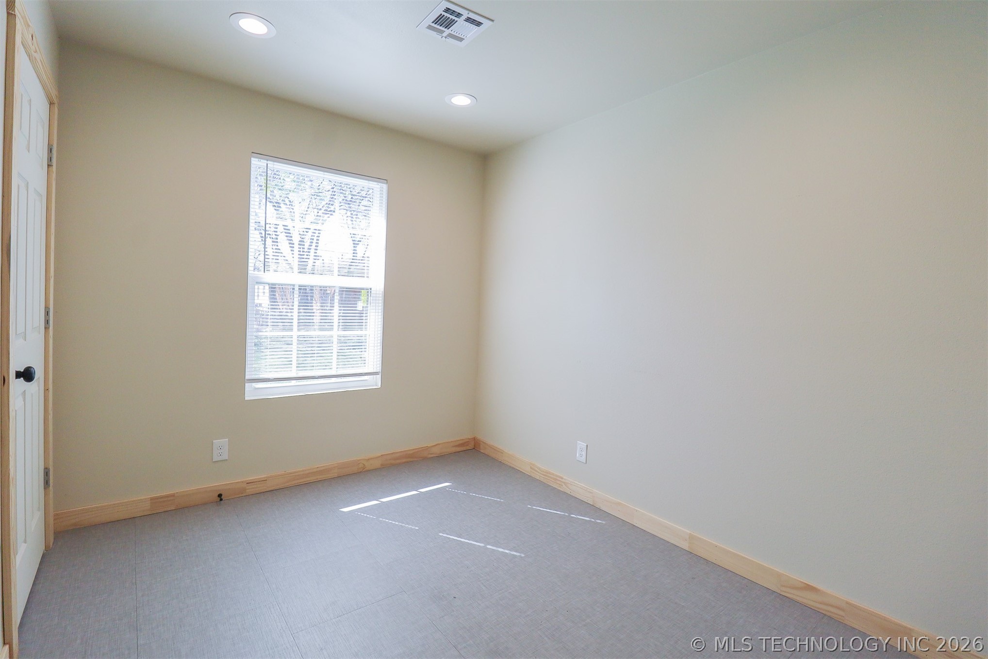 708 E 46th Street N Property Photo 24