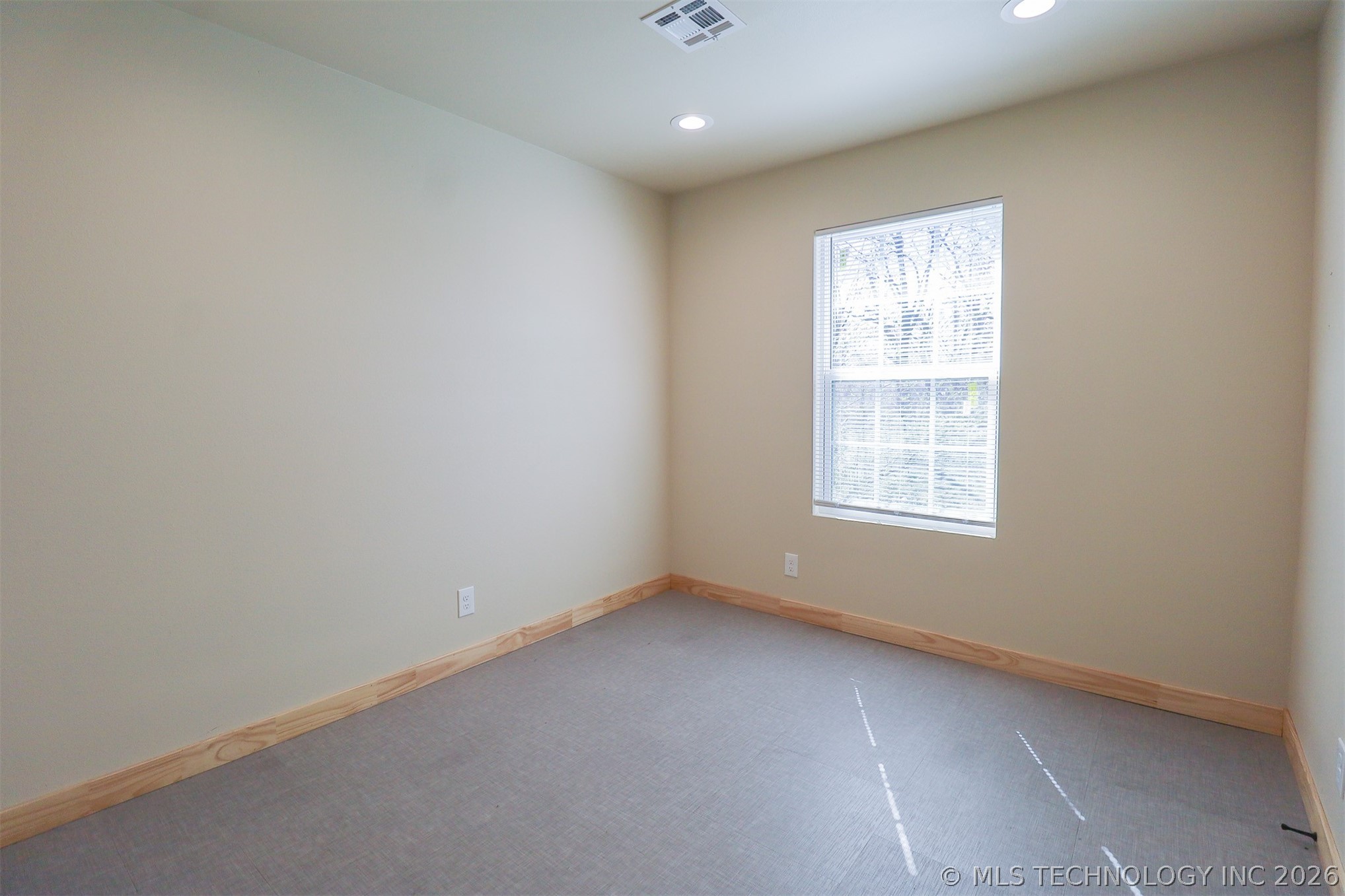 708 E 46th Street N Property Photo 26