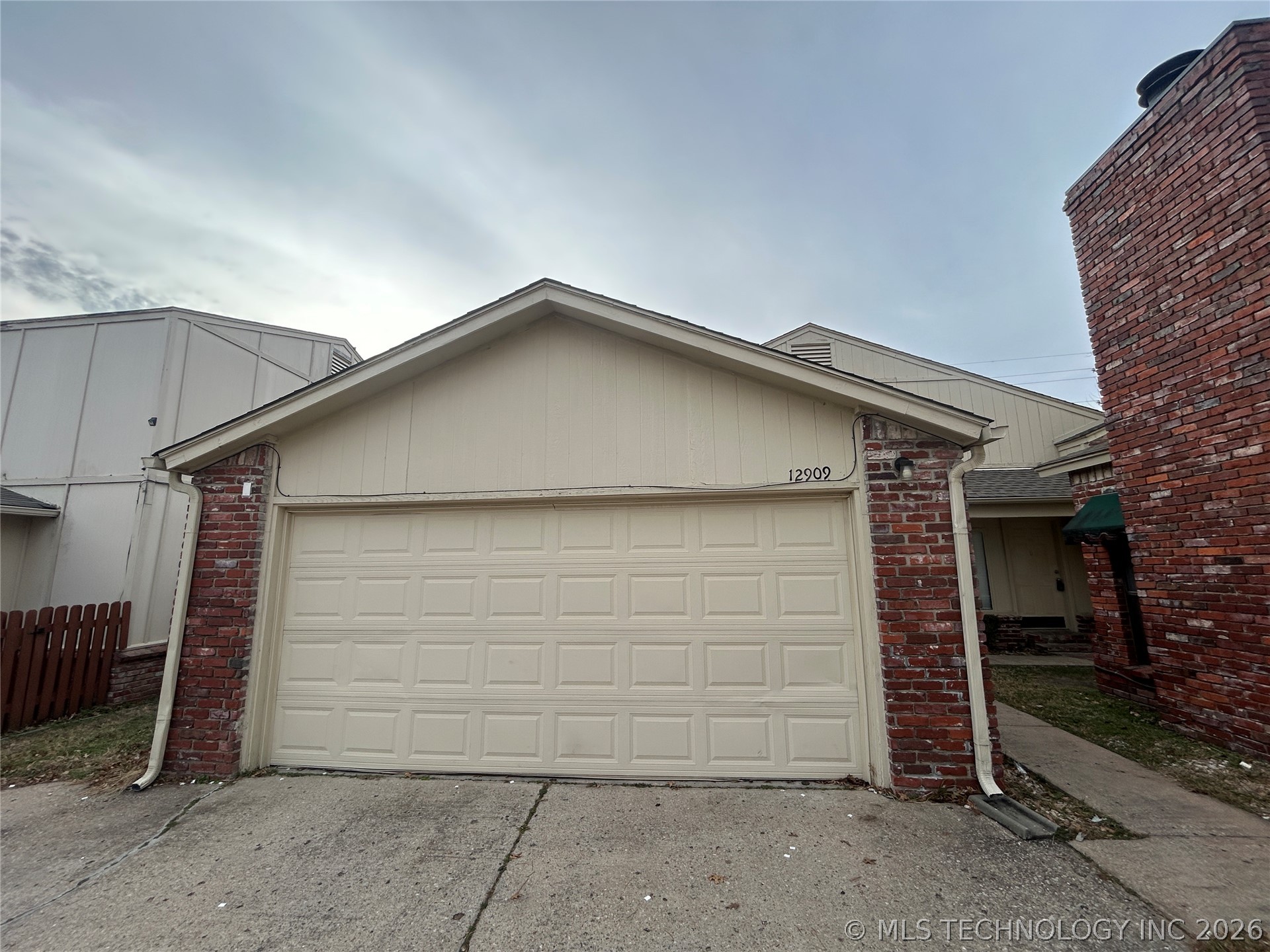 12909 E 28th Place Property Photo 1