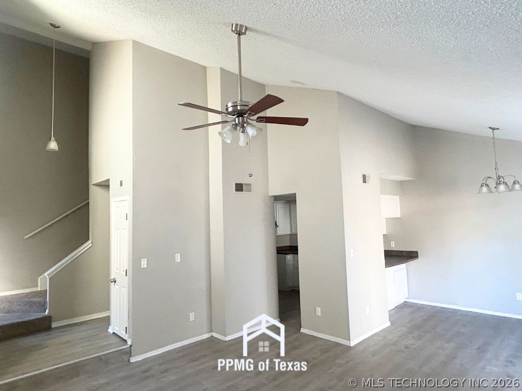 12909 E 28th Place Property Photo 4