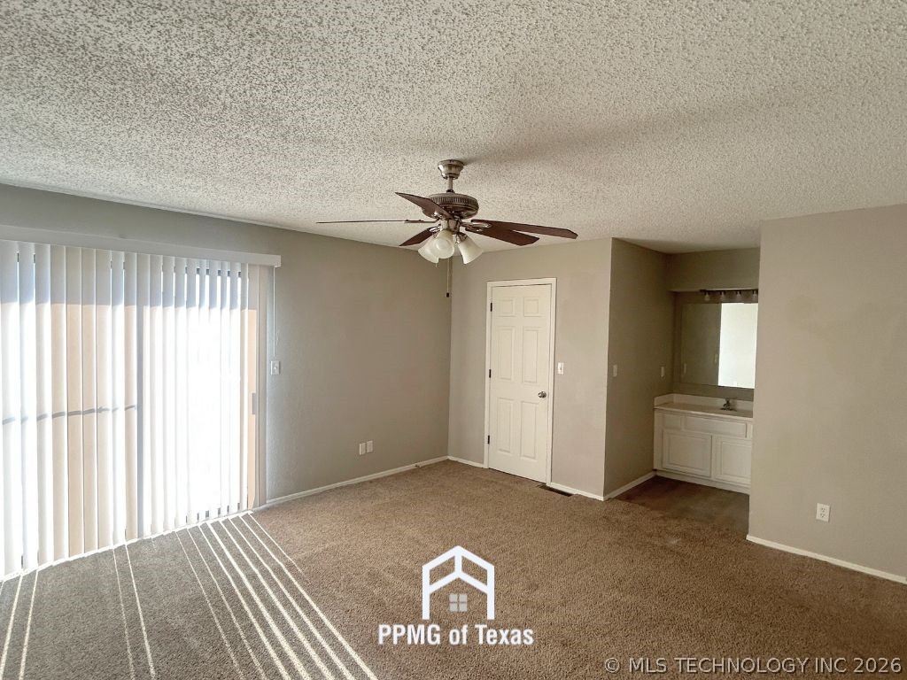 12909 E 28th Place Property Photo 5