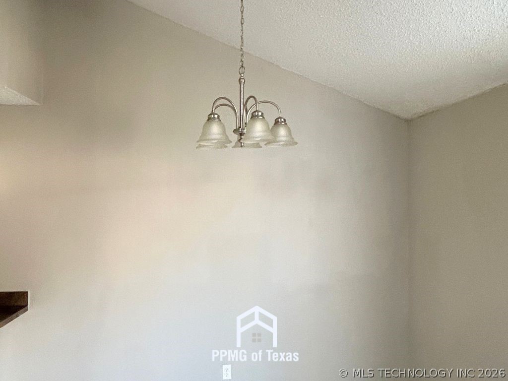 12909 E 28th Place Property Photo 7
