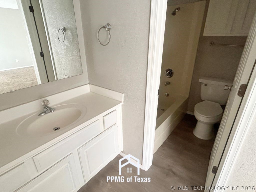 12909 E 28th Place Property Photo 15