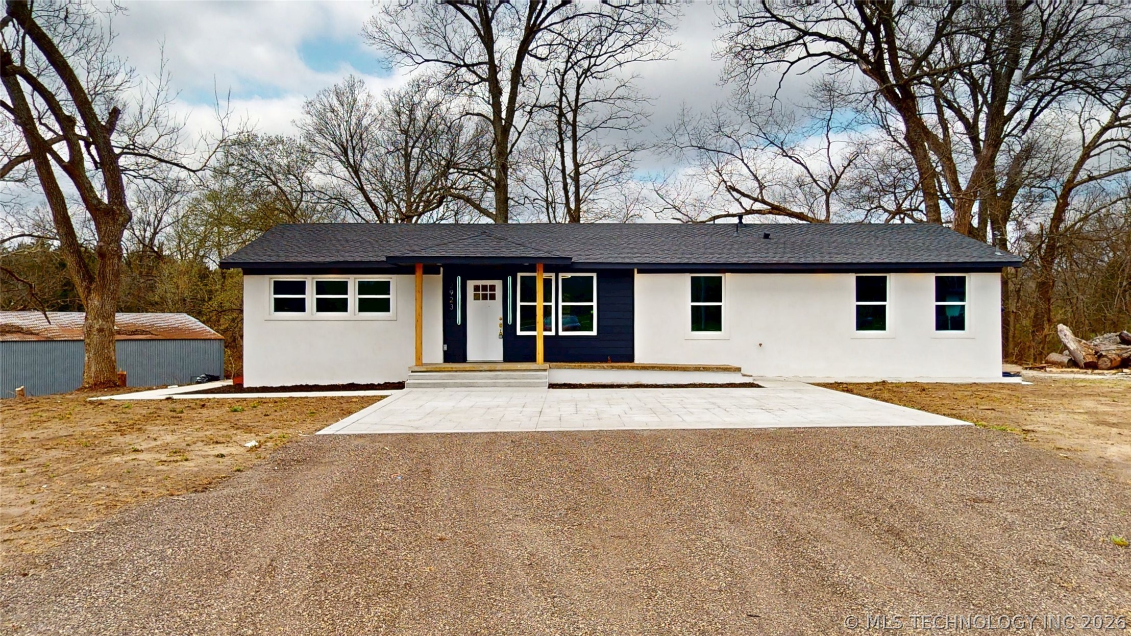 2923 Ahloso Property Photo 1