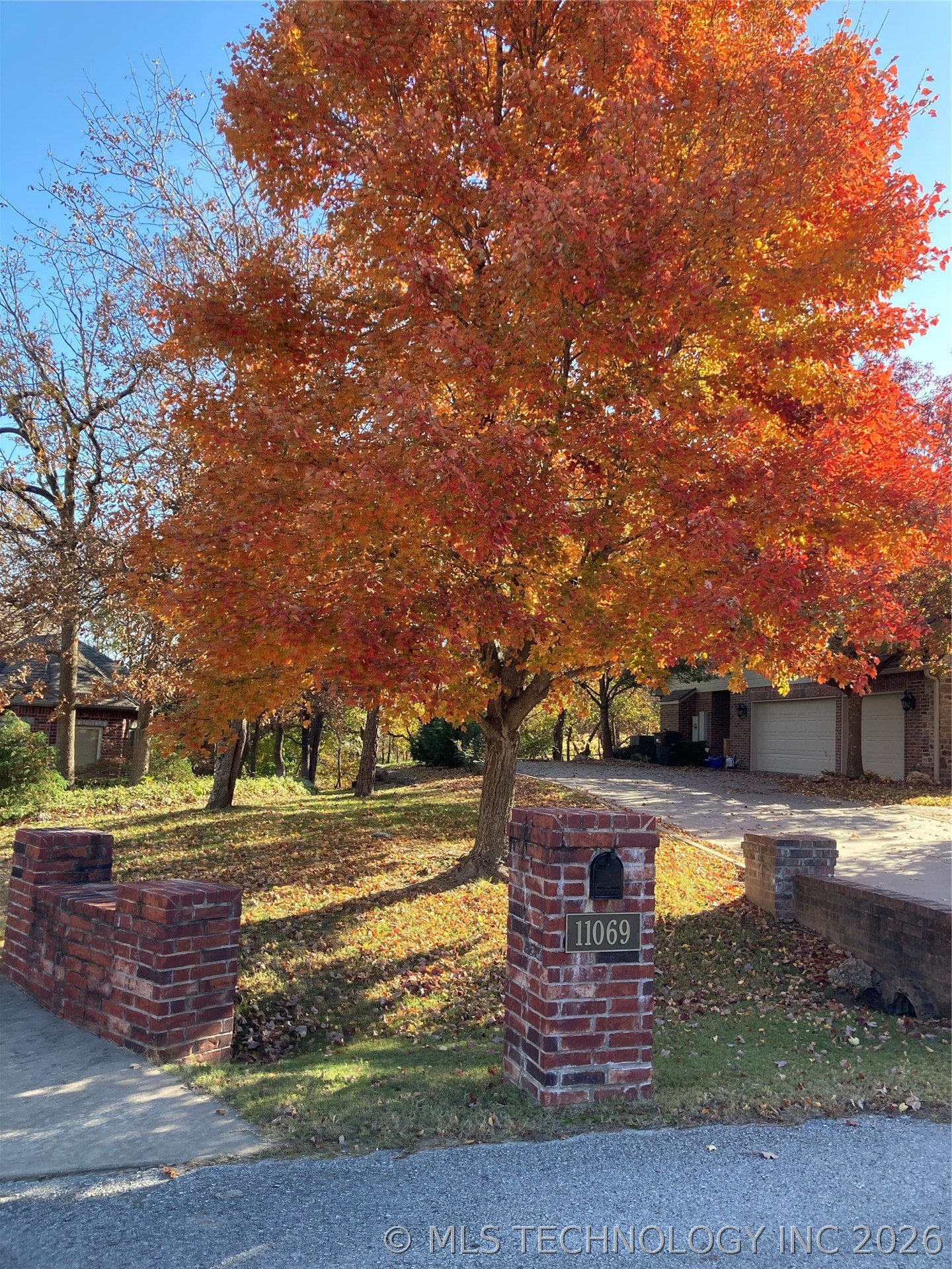 11069 S 55th Place Property Photo 3
