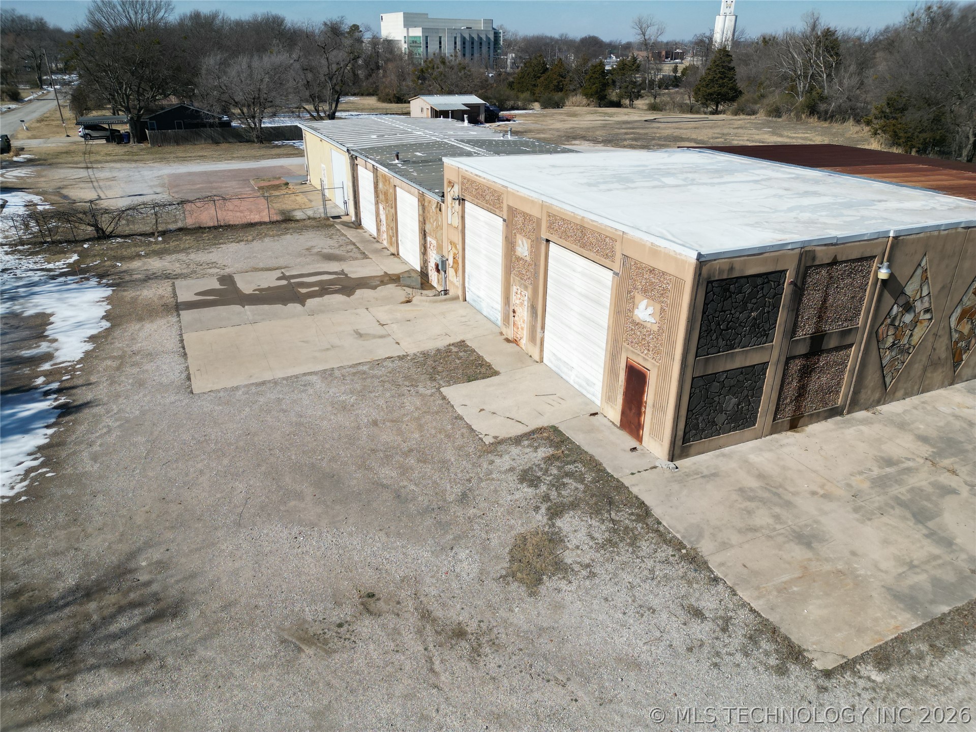 400 E Jackson Street Property Photo 7