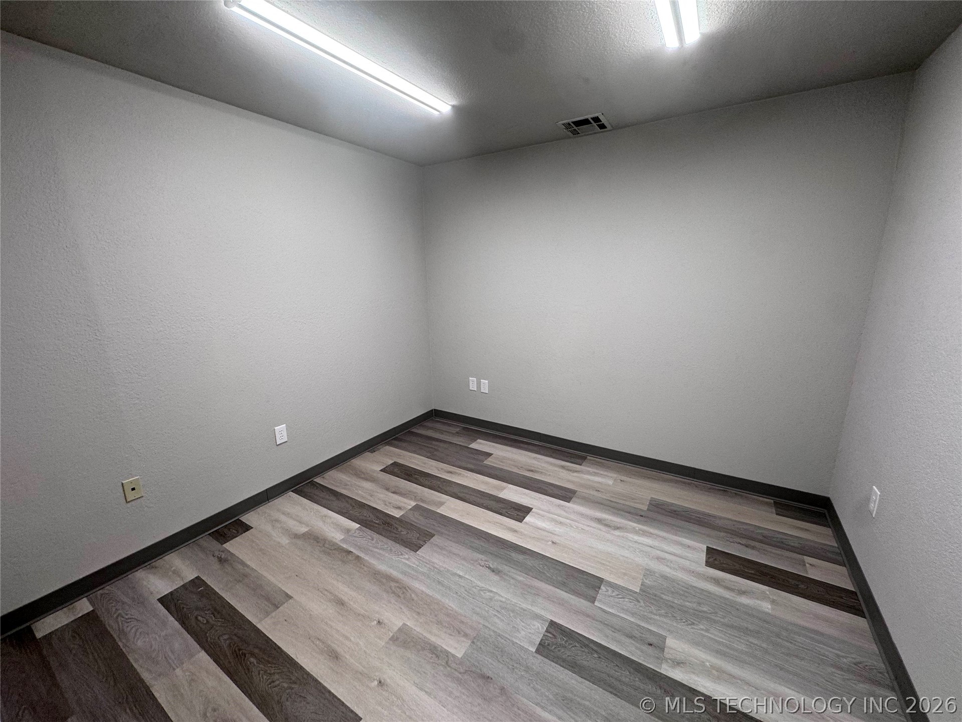400 E Jackson Street Property Photo 20
