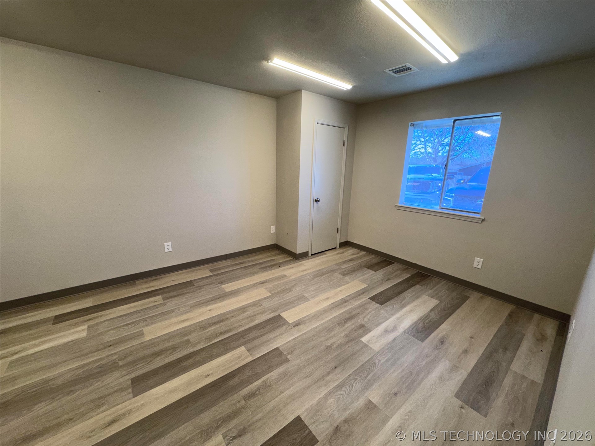 400 E Jackson Street Property Photo 24