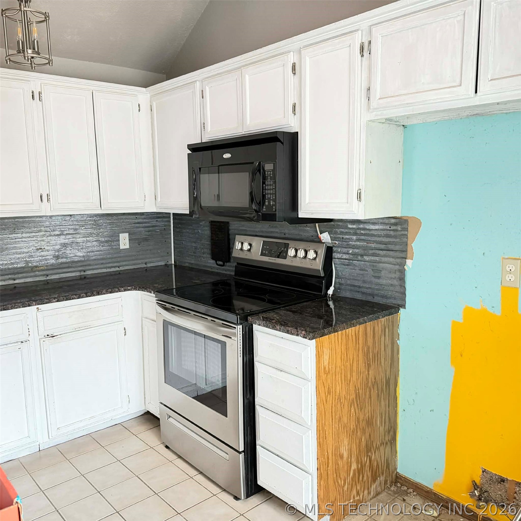 9722 S 69th East Avenue Property Photo 10