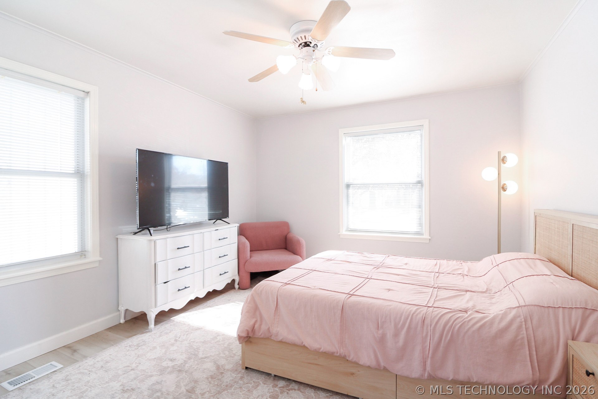 1537 E 50th Street Property Photo 11
