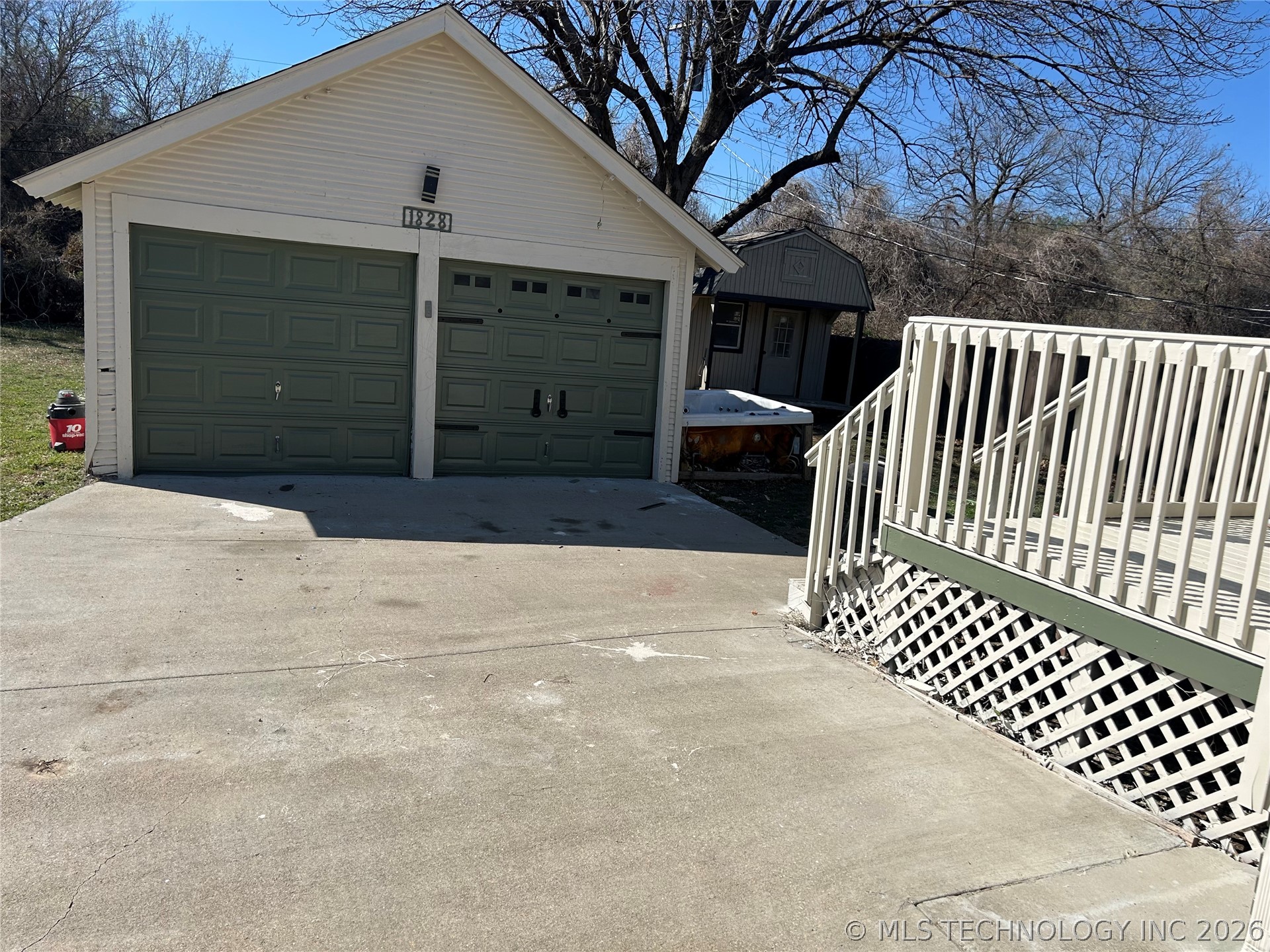 1828 N Denver Avenue Property Photo 3