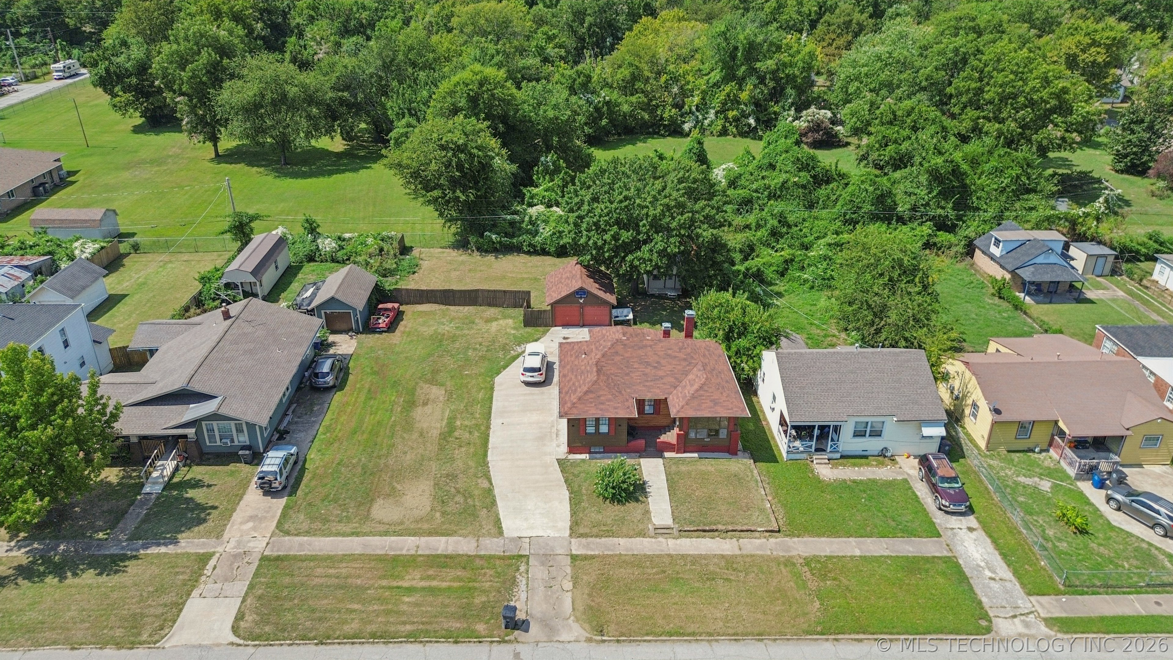 1828 N Denver Avenue Property Photo 4